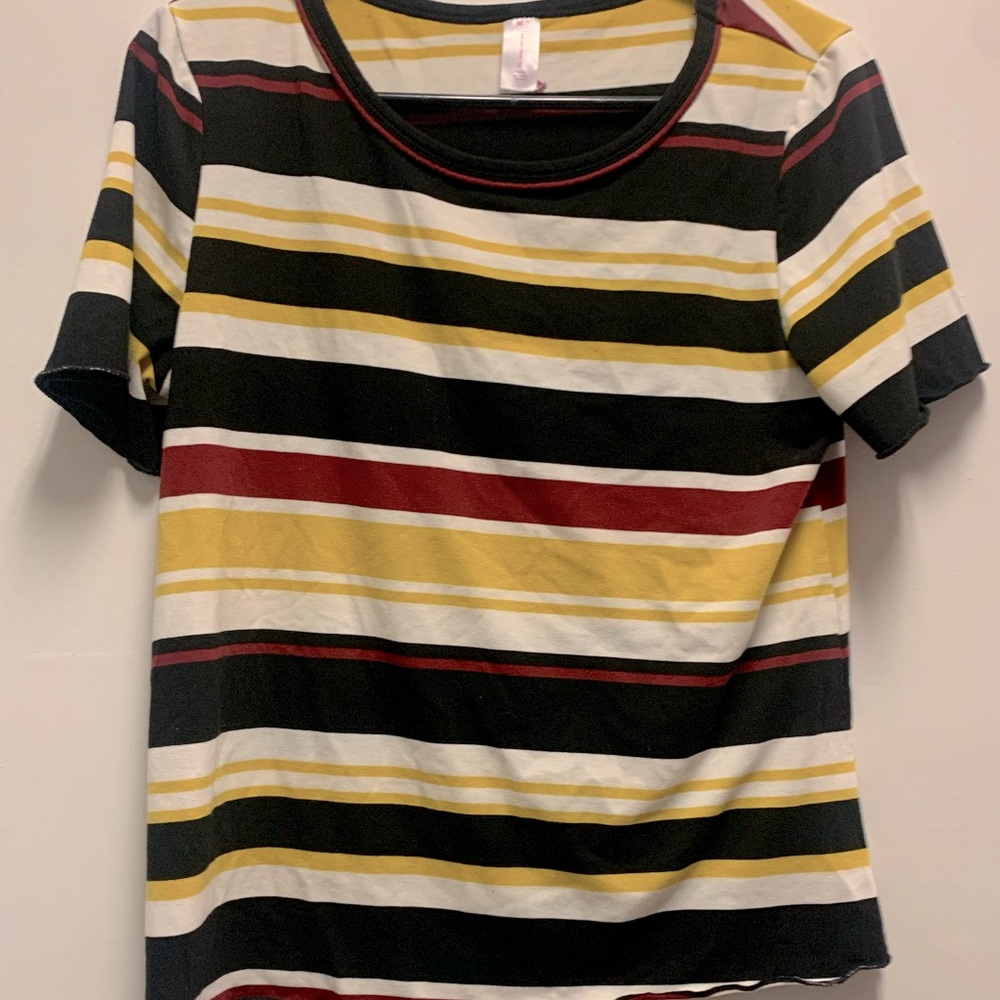 Juniors No boundaries Stripped Tee size XL